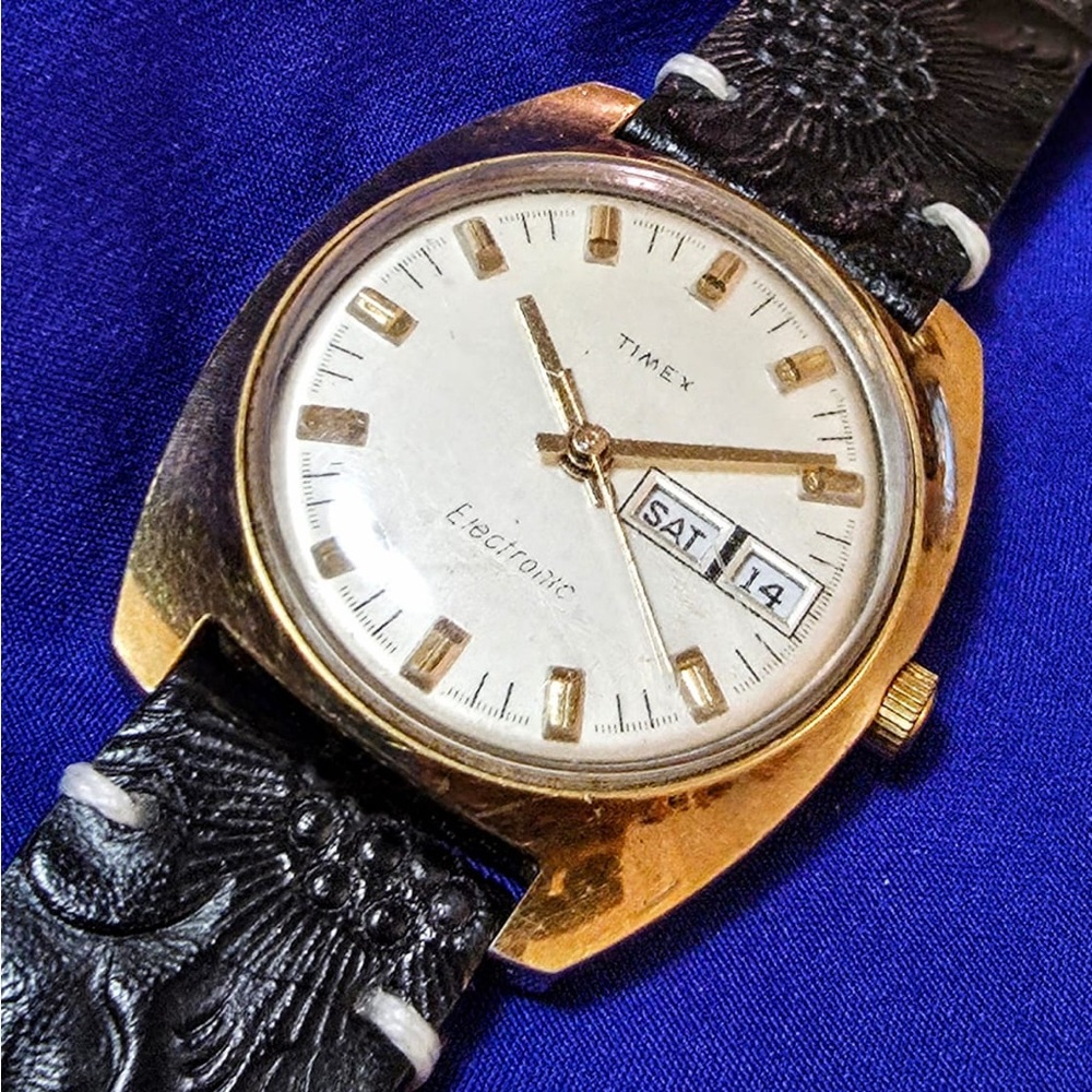 Timex Electronic Vintage Mens Watch 37mm
New battery